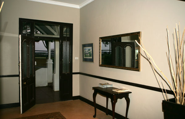 Entrance hall 7679